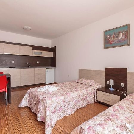 Guest Apartments Co Morenia サニービーチ エクステリア 写真